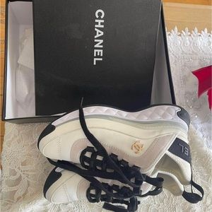 Channel shoes size 6. 2 times worn, looks like new.